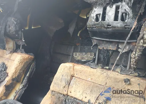 2014 Mercedes-Benz E 350 z USA, uszkodzony, nr VIN WDDHF5KBXEA994970